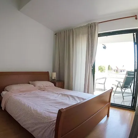 Maja Apartament *